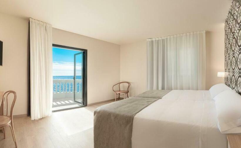 חדר סטנדרט נוף לים עם טרסה, Gastrohotel Boutique Rh Canfali