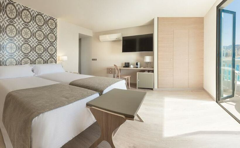 חדר סטנדרט נוף לים עם טרסה, Gastrohotel Boutique Rh Canfali