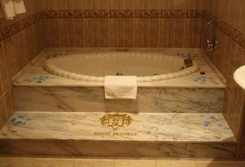 סוויטת ג'וניור, Acosta Vetonia