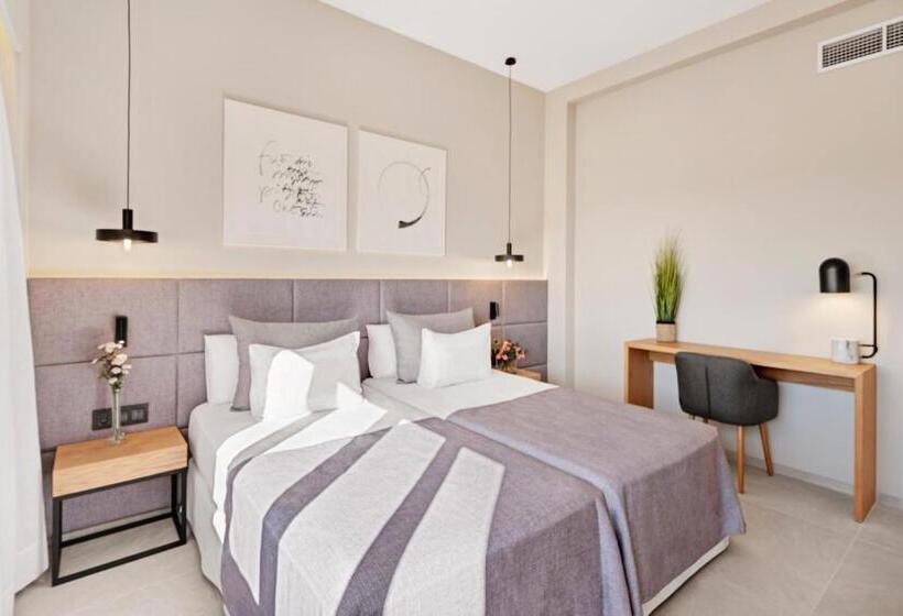 标准三人间, Almudaina