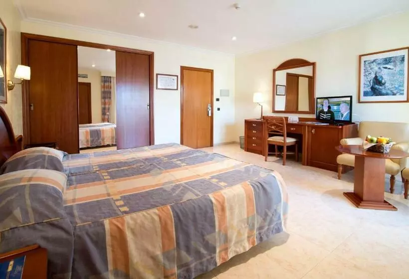 Superior Room with Balcony, Capricho