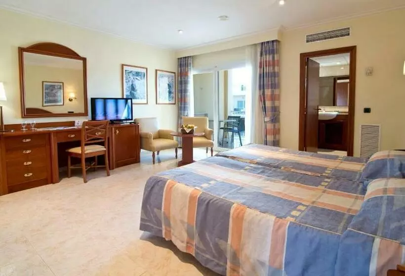 Superior Room with Balcony, Capricho