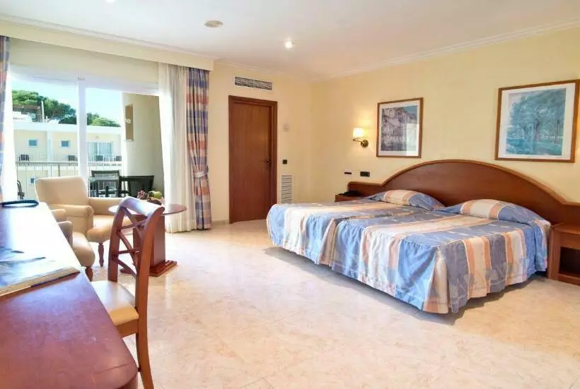 Superior Room with Balcony, Capricho