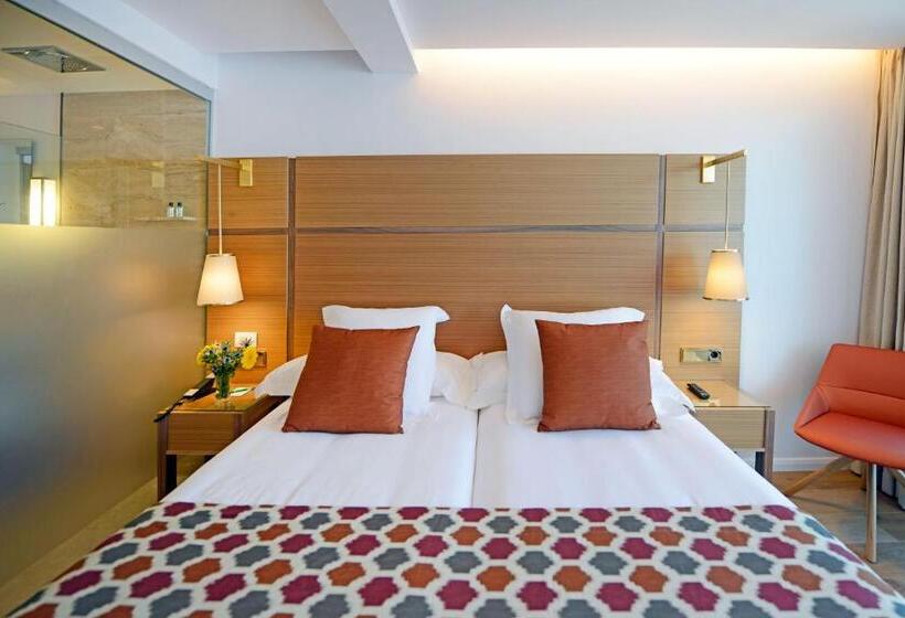 اتاق اساندارد با چشم‌انداز جانبی به دریا, Coronado Thalasso & Spa