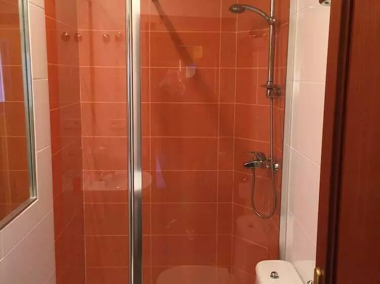 Habitació Estàndard, Hito