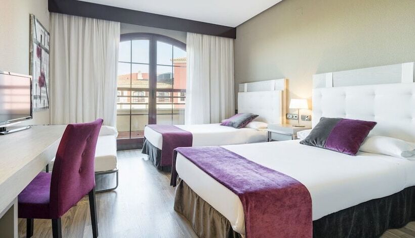 غرفة قياسية ثلاثية, Ilunion Golf Badajoz