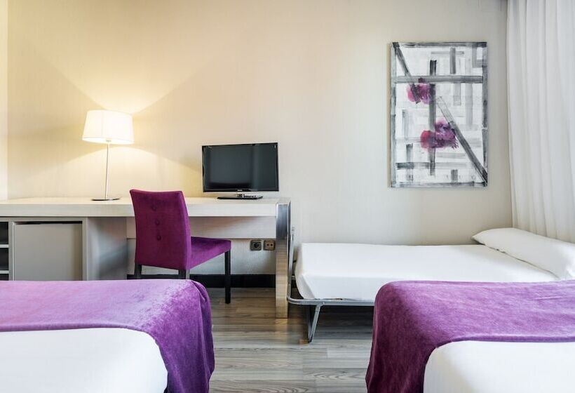 غرفة قياسية ثلاثية, Ilunion Golf Badajoz