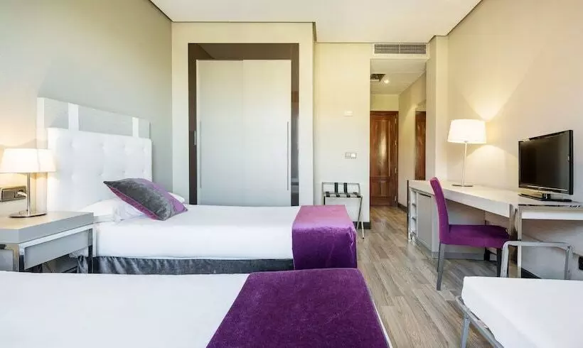 اتاق استاندارد سه نفره, Ilunion Golf Badajoz