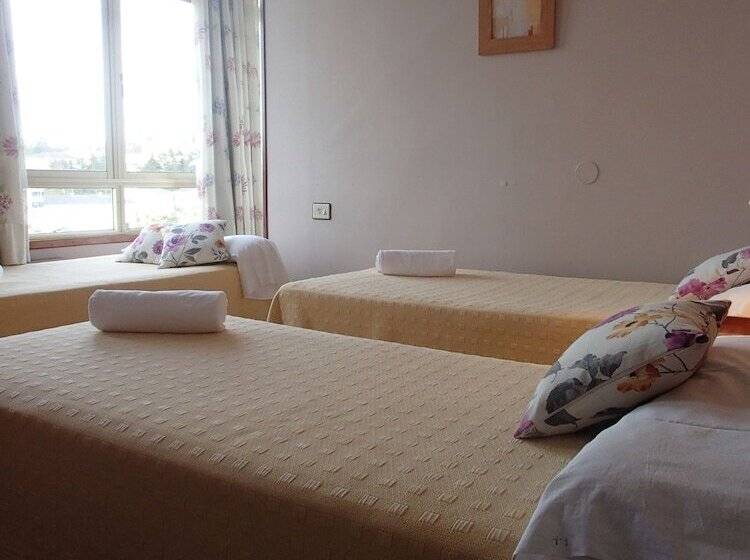 اتاق استاندارد سه نفره, La Barca