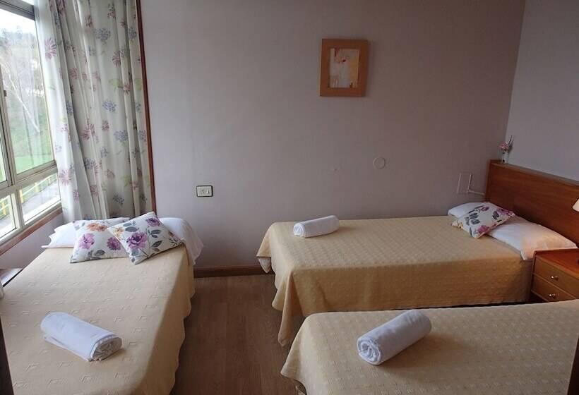 اتاق استاندارد سه نفره, La Barca