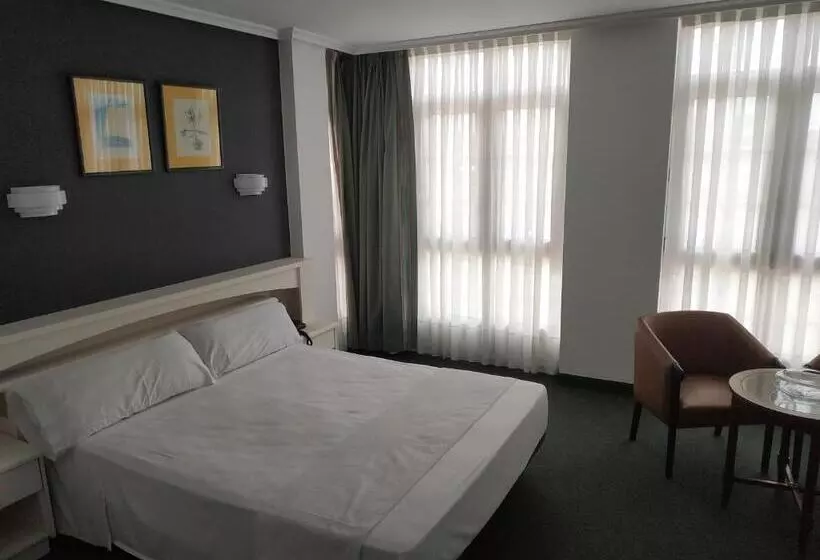 Deluxe Room, La Campana