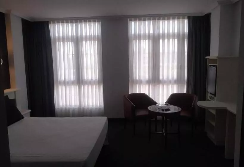 Deluxe Room, La Campana
