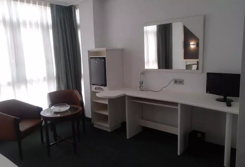 Deluxe Room, La Campana