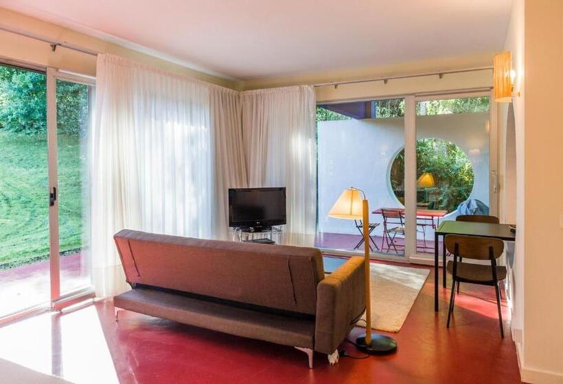 סטודיו דלוקס, La Posada De Babel