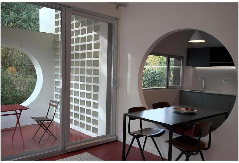 סטודיו דלוקס, La Posada De Babel