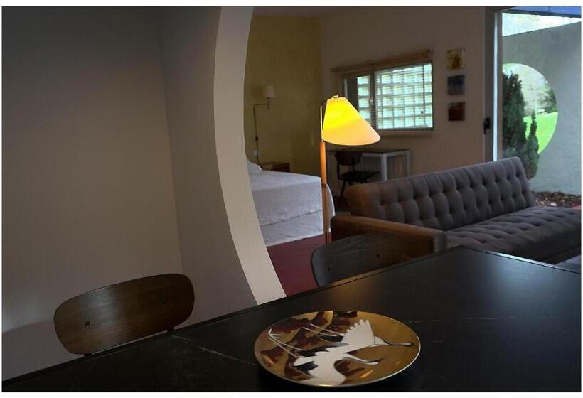 סטודיו דלוקס, La Posada De Babel