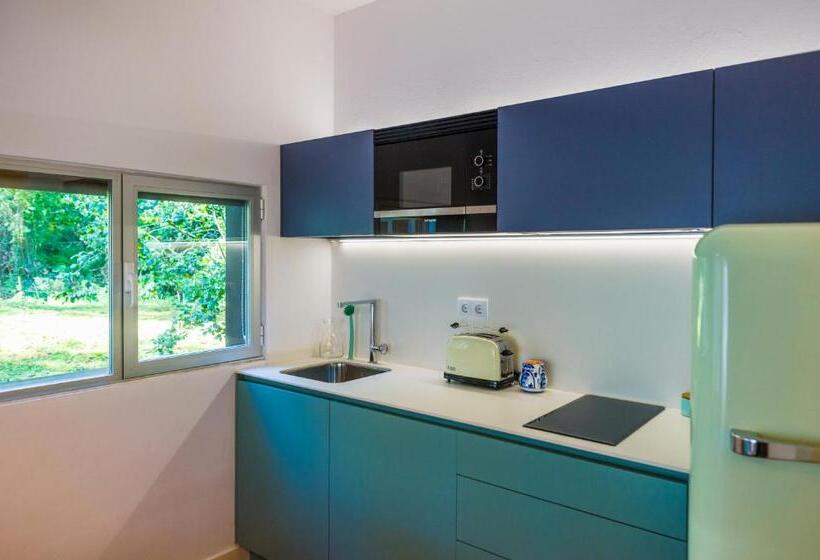 סטודיו דלוקס, La Posada De Babel