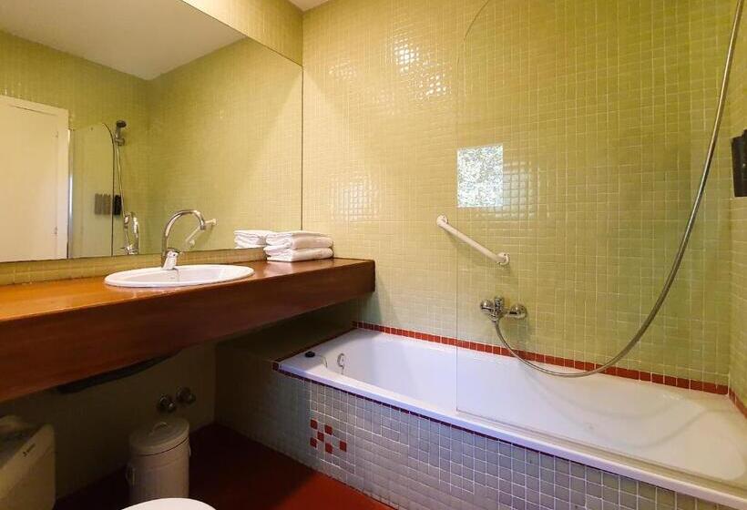 דירת שלושה חדרים, La Posada De Babel