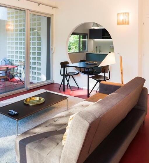 סטודיו דלוקס, La Posada De Babel