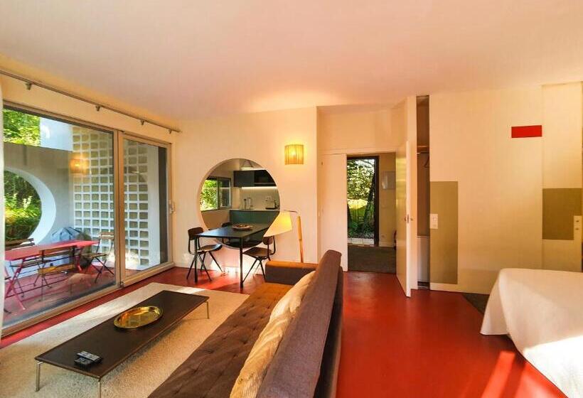 סטודיו דלוקס, La Posada De Babel