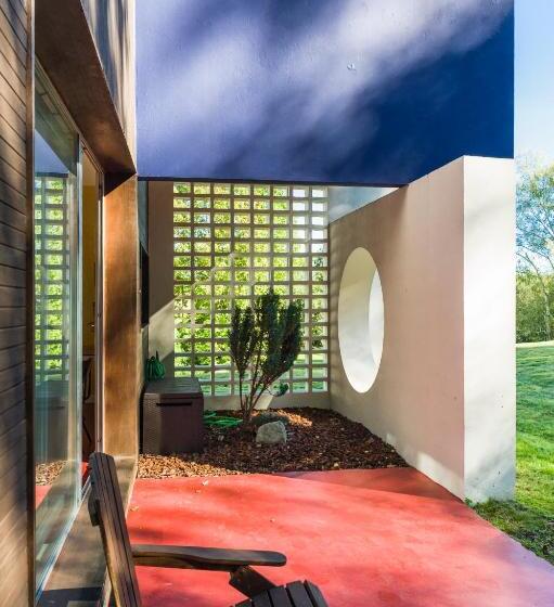 סטודיו דלוקס, La Posada De Babel