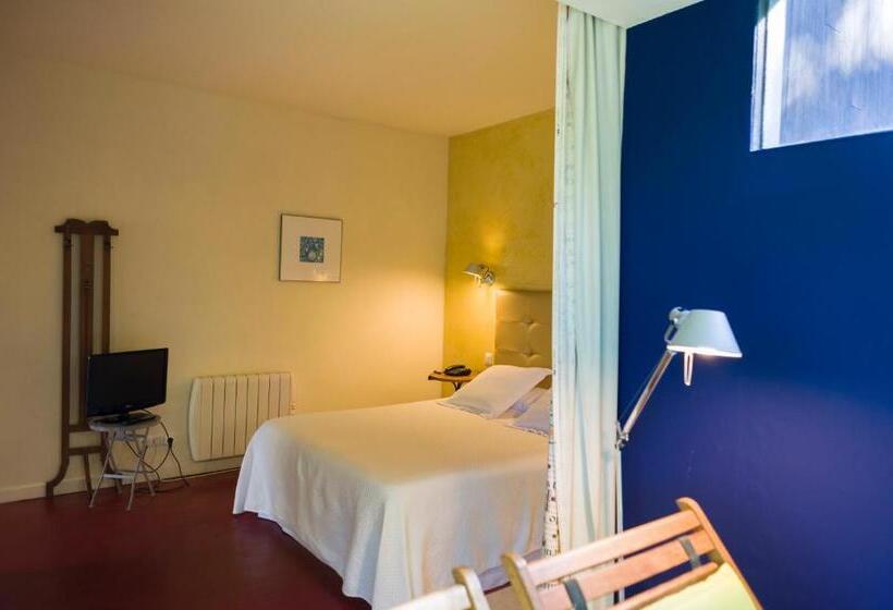 דירת שלושה חדרים, La Posada De Babel