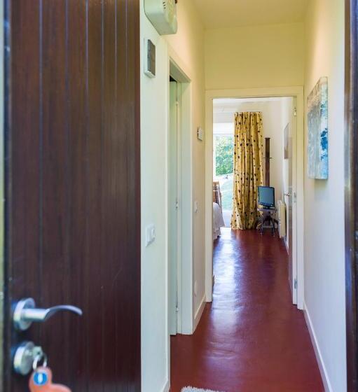 דירת שלושה חדרים, La Posada De Babel