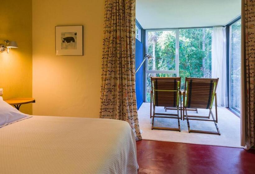 דירת שלושה חדרים, La Posada De Babel