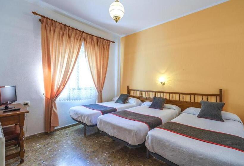 اتاق استاندارد سه نفره, Restaurante Moya