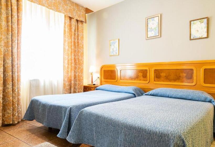 스탠다드 트리플 룸, Alojamiento Calzada Romana