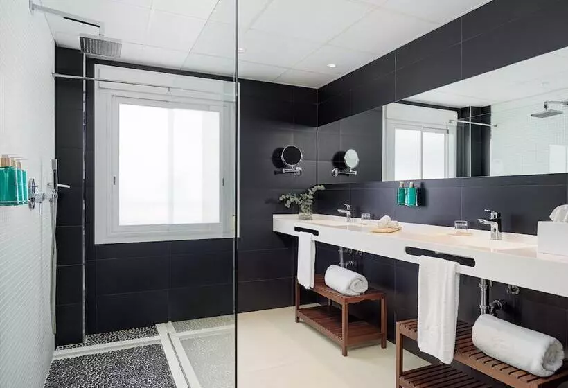 Suite, Saratoga