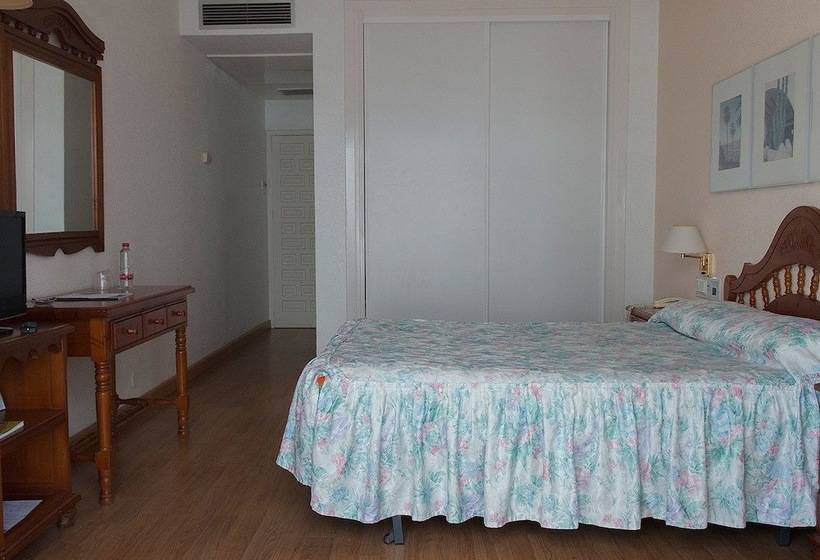 غرفة قياسية ثلاثية, Terraza Carmona