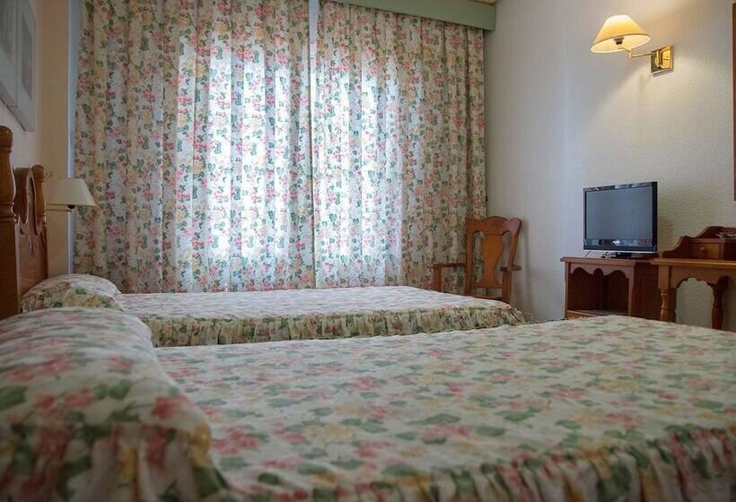 غرفة قياسية ثلاثية, Terraza Carmona