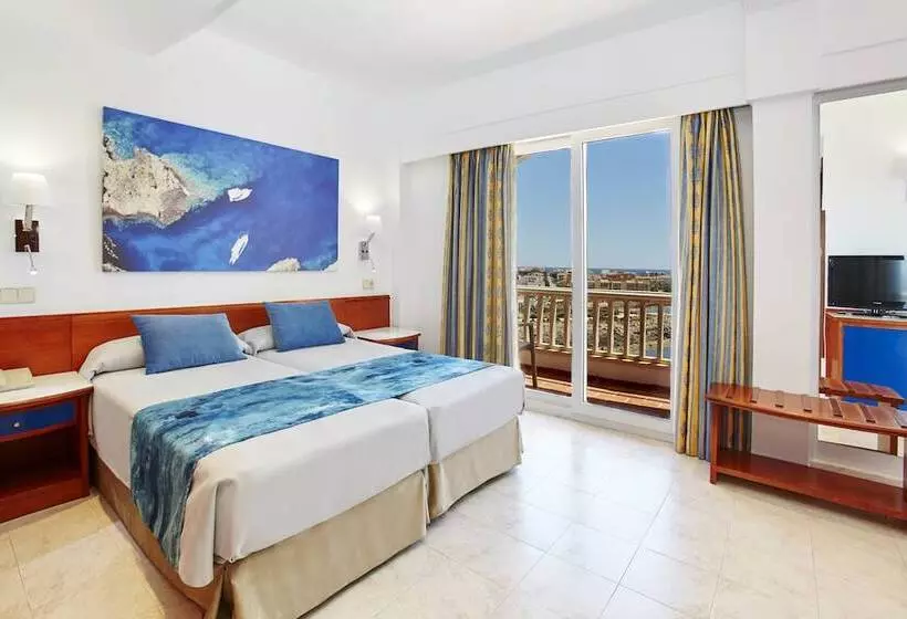 اتاق خانوادگی با چشم‌انداز دریا, Universal Hotel Romantica
