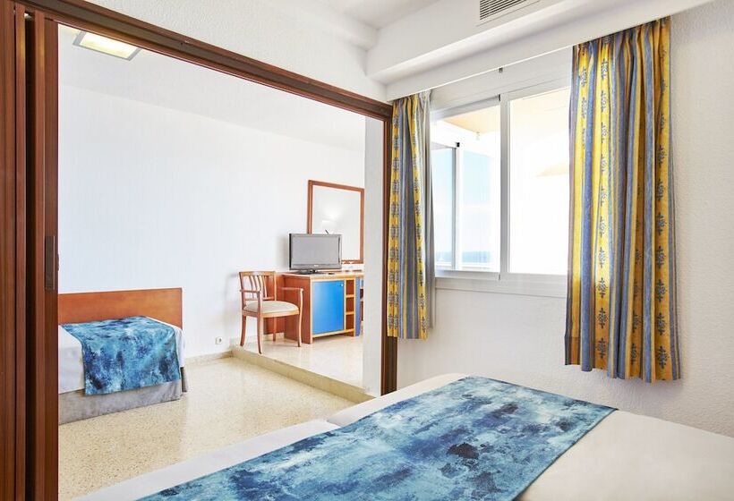 اتاق خانوادگی با چشمانداز دریا, Universal Hotel Romantica