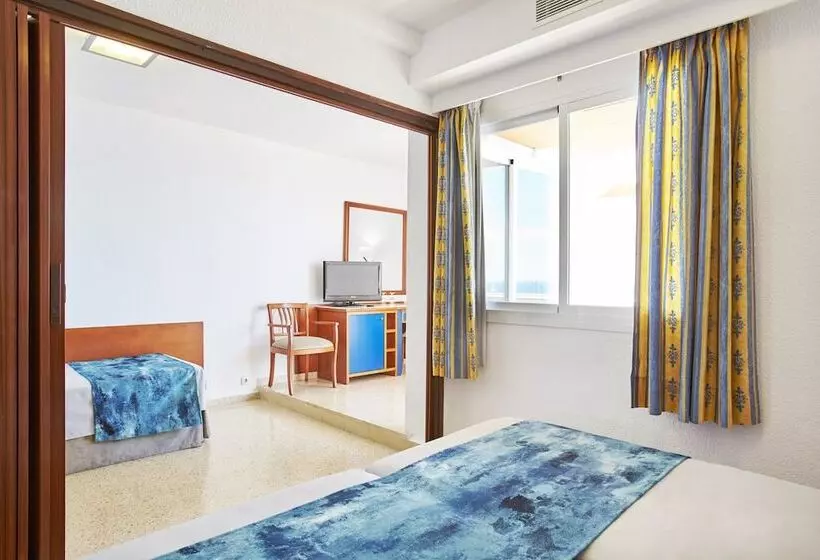 اتاق خانوادگی با چشم‌انداز دریا, Universal Hotel Romantica