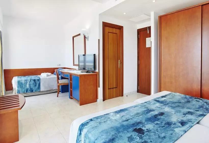 اتاق خانوادگی با چشم‌انداز دریا, Universal Hotel Romantica
