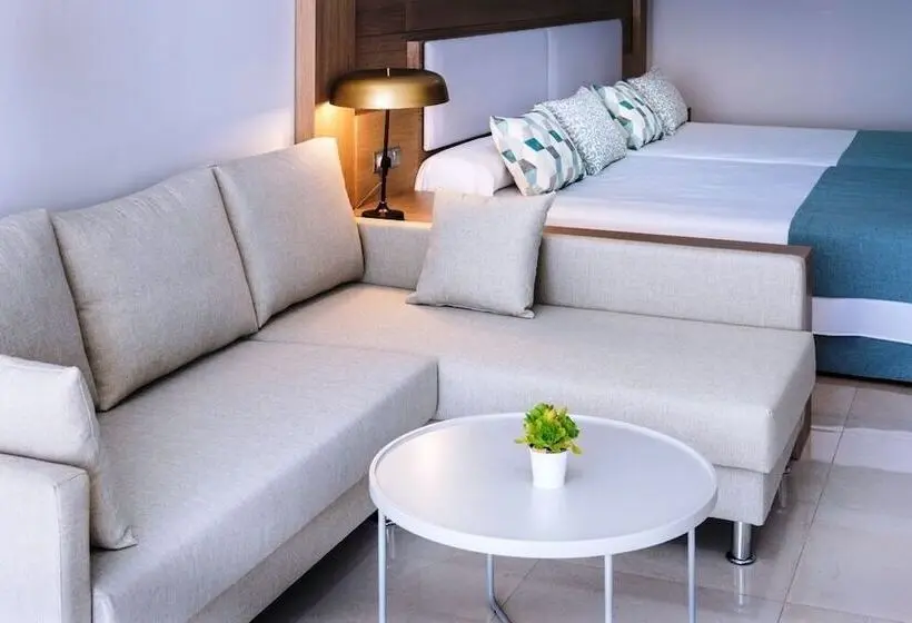 Royal-juniorsviitti, Mediterráneo Bay Hotel & Resort