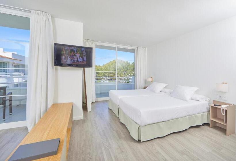 جناح جونيور, Prinsotel La Pineda