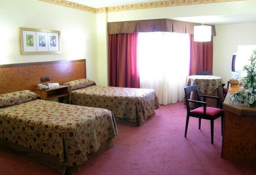 غرفة قياسية ثلاثية, Sercotel Cuatro Postes