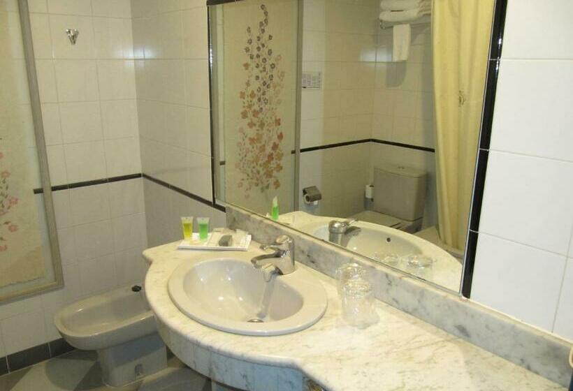 غرفة قياسية ثلاثية, Sercotel Cuatro Postes