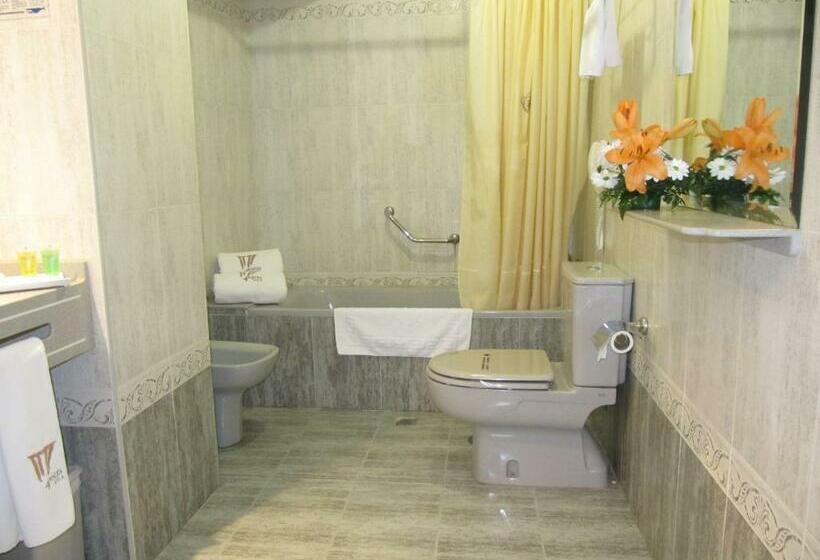 غرفة قياسية ثلاثية, Sercotel Cuatro Postes