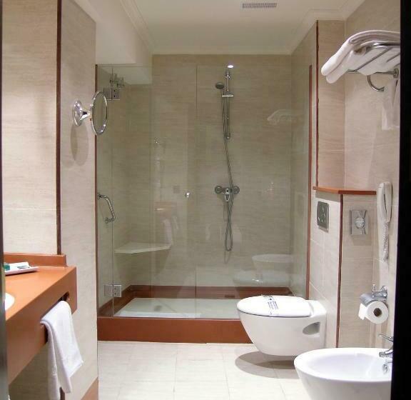 غرفة قياسية ثلاثية, Sercotel Cuatro Postes