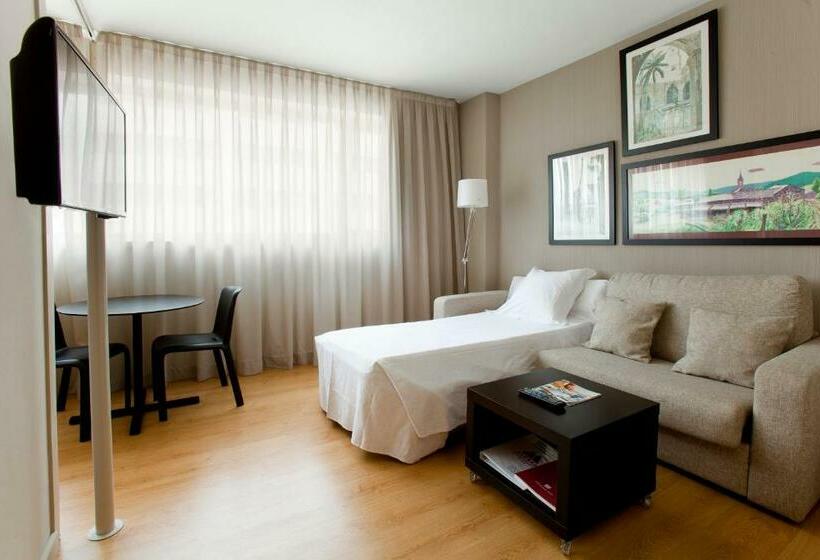 Номер Стандарт Трехместный, Aparthotel Atenea Barcelona