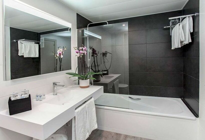 Номер Стандарт Трехместный, Aparthotel Atenea Barcelona