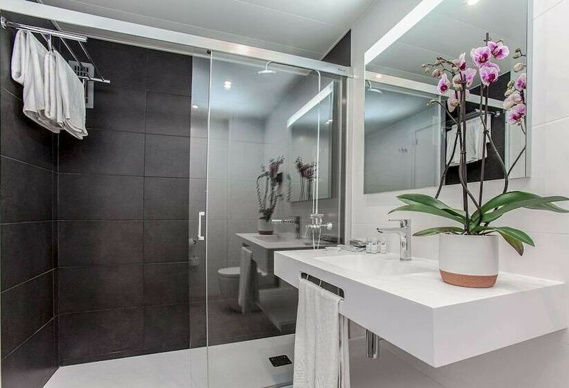 اتاق استاندارد سه نفره, Aparthotel Atenea Barcelona