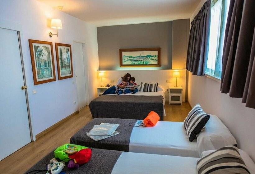 Четырехместный Номер Стандарт, Aparthotel Atenea Barcelona