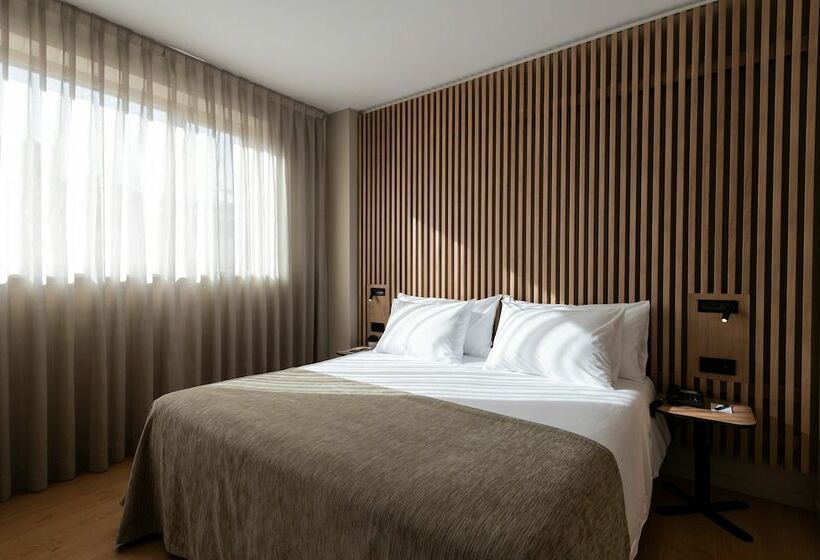 Четырехместный Номер Стандарт, Aparthotel Atenea Barcelona
