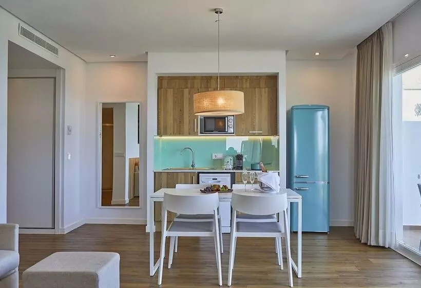Junior Suite amb Piscina, Aparthotel Ponent Mar