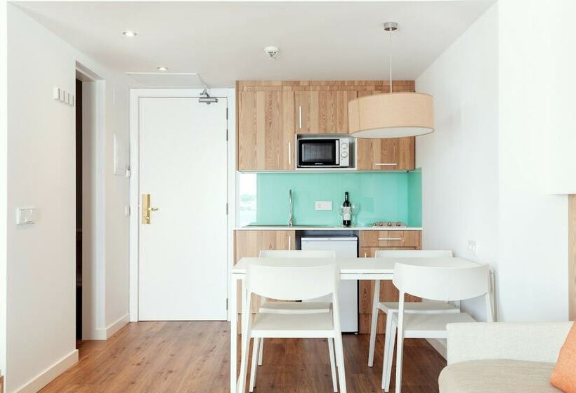 オーシャンビューの１ベッドルームデラックスアパート, Aparthotel Ponent Mar